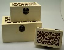 Vyřezávaná dřevěná krabička s kováním 1ks | 11,8x6,7x5,2cm, 14,9x10x7cm, 18x13x9cm