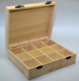 Dřevěná krabička 9 přihrádek se zapínáním 26x21x8 cm