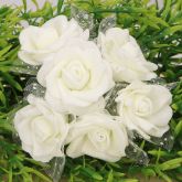 Růžičky na drátku pěnové s tylovým závojem 35mm - 6 růžiček - Bílé