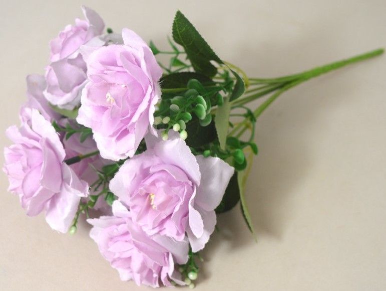 Dekorace umělá kytice Růží 7 květů barva lila - 31cm