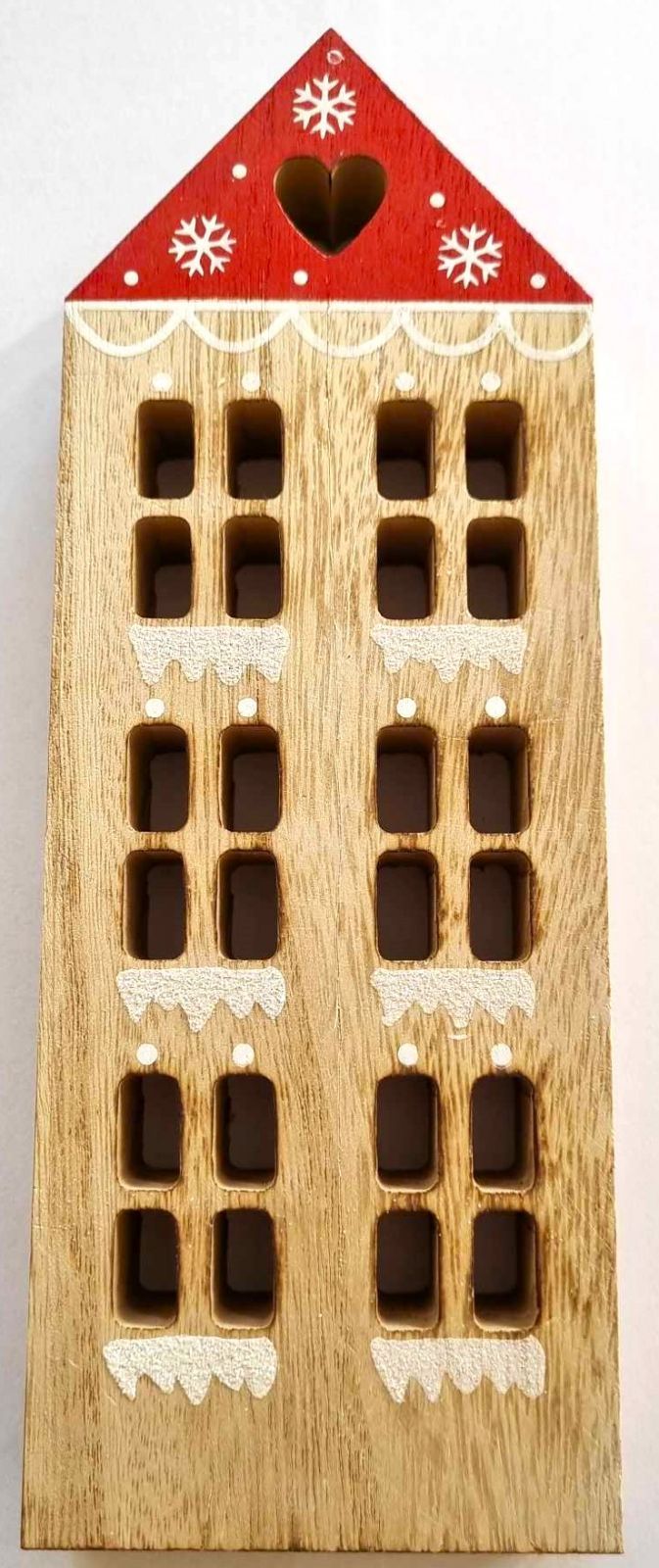 Dekorace dřevo Zasněžený domeček na postavení 23x8,5m - 1ks