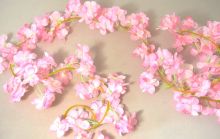 Dekorace umělá girlanda Třešňové květy 180cm - Tm.růžová