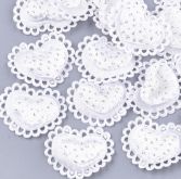Dekorace textilní 3D saténová bílá SRDÍČKA 24x28mm - 10ks