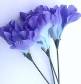 Dekorace květ Iris 1ks (9cm květ + stonek)