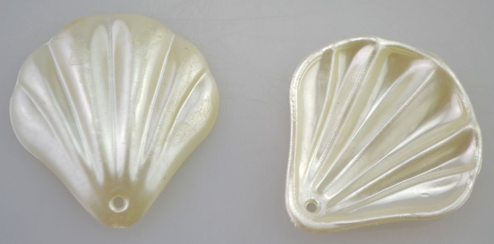 Korálky akryl imitace perel LASTURA 36x33mm - 1ks